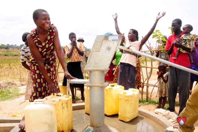 Water Wells Africa Uganda Drop In The Bucket Kalengo Community well