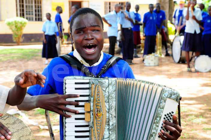 Pupils of Madera PS sing for guests at the function to officially receive a water system for the school